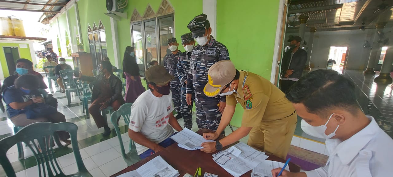 Aksi vaksinasi yang digelar Lanal Nunukan di Mamolo